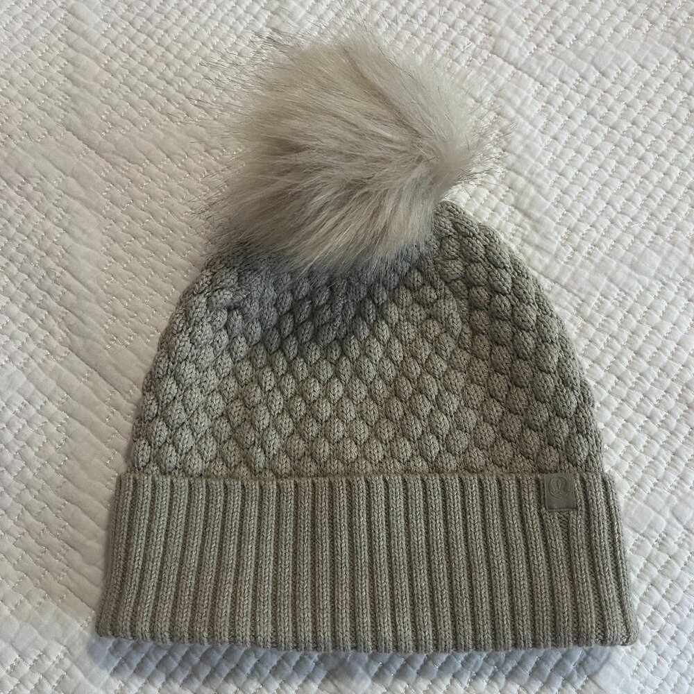 Lululemon Bubble Knit Pom Beanie